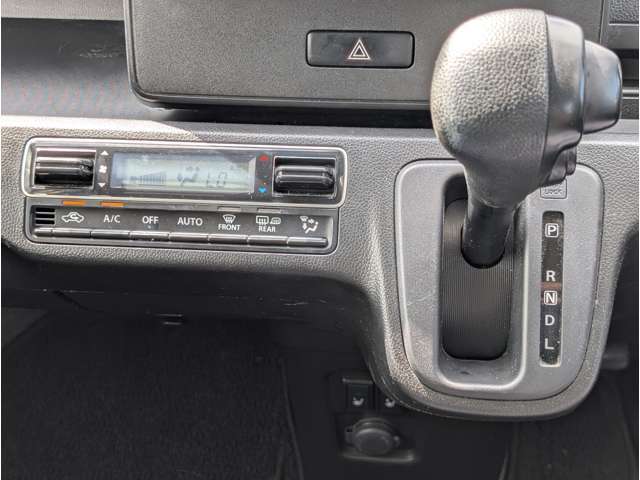 ☆修復歴表示を自社基準では無く、公的機関「（財）日本自動車査定協会」の基準を採用し、全車に修復歴の有無や箇所、程度を明記☆