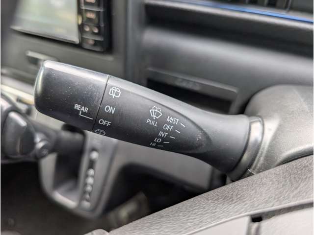 当社で整備の車両には4ヶ月の消耗品も含む無料保証と最長5年走行無制限の延長保証をオプションでご用意☆遠方のお客様はお近くのディーラーさんにて保証修理をお受け出来ます☆