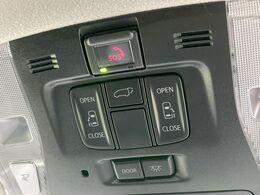 【両側パワースライドドア】スマートキーや運転席のスイッチで後席両側スライドドアの開閉が可能♪電動だから力を入れてドアを開ける必要が無く、小さなお子様でも簡単に開け閉めでき快適です♪