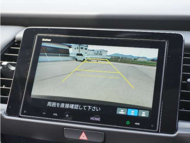 【バックカメラ】駐車が苦手な方でも安心してお乗りいただけます。リバース連動で画面が切り替わるのでとっても便利です。