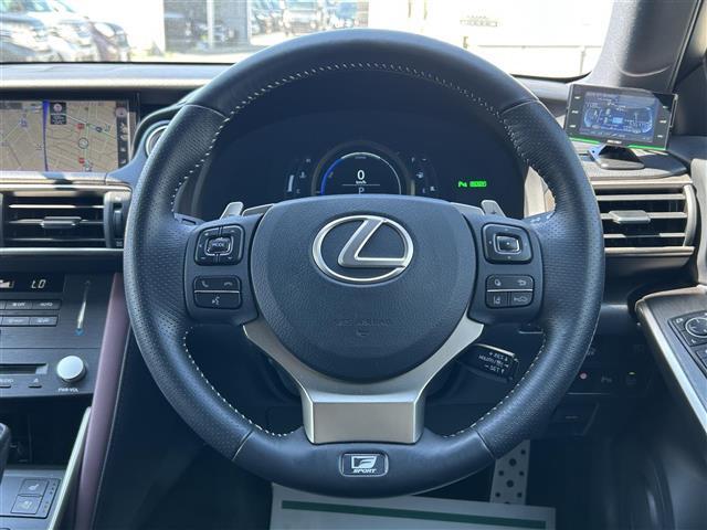 【ステアリングスイッチ】運転時操作もラクラク安心機能が搭載。