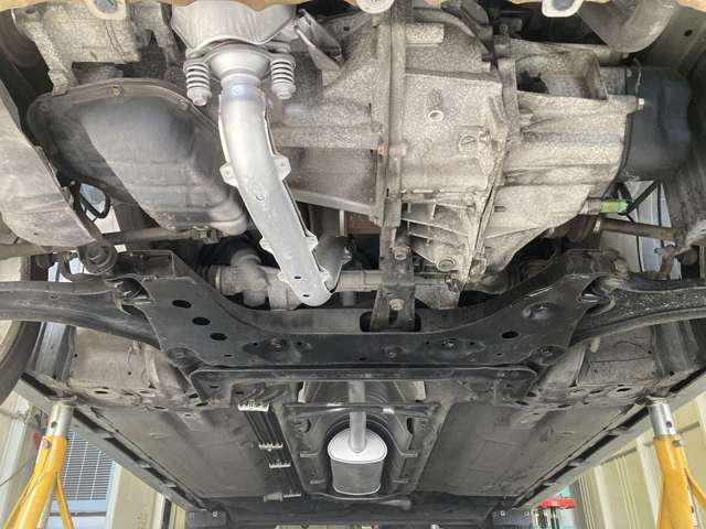 下廻りもチェックしております！オイル漏れなどの確認や他各確認や点検を出品前に実施しております！ブーツ類、ブッシュ類、水廻り、ブレーキパッドの残量、足廻り、電装系装備の確認しております！