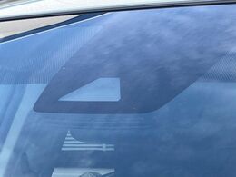 【トヨタセーフティセンス】走行中に前方の車両等を認識し、衝突しそうな時は警報とブレーキで衝突回避と被害軽減をアシスト。より安全にドライブをお楽しみいただけます。