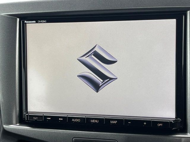 【大画面ナビ】人気の大型8インチナビを装備。存在感のある大画面はインパクト大！ナビ利用時のマップ表示は見やすく、テレビやDVDは臨場感がアップ！いつものドライブがグッと楽しくなります♪