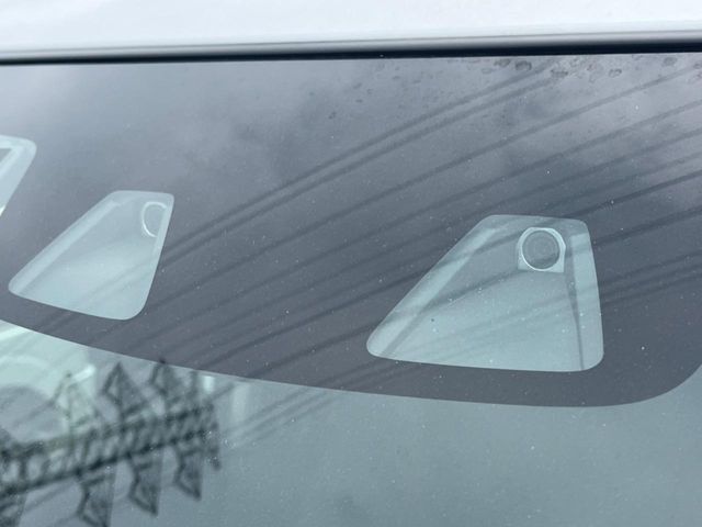 【スズキ　セーフティサポート】走行中に前方の車両等を認識し、衝突しそうな時は警報とブレーキで衝突回避と被害軽減をアシスト。より安全にドライブをお楽しみいただけます。