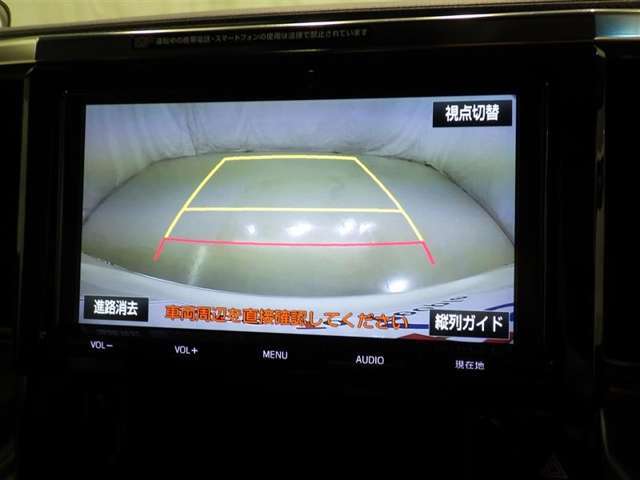 バックモニターも装備しております。バックギアに入れるとナビ画面に車の後方が映し出されます。これで後方確認も安心！