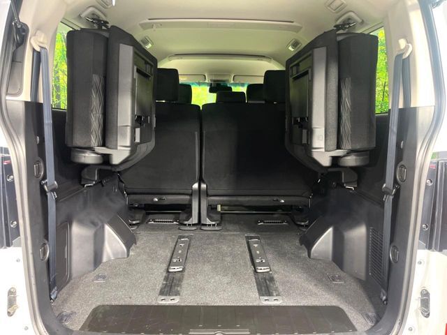 【パワーバックドア】スマートキーや運転席のボタンを押すだけでリアゲートが自動で開閉します！荷物を持っている時や、高い位置にあるバックドアを閉める際に便利な機能です♪