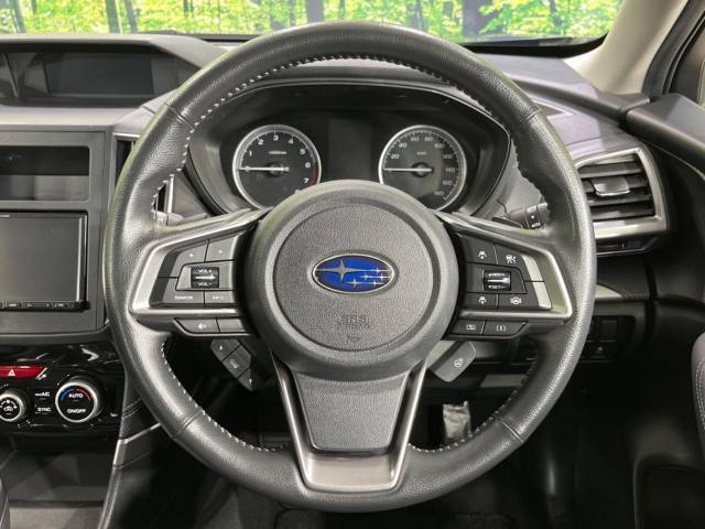 【純正革巻きステアリング】上質な革を使用することで、手にしっかり馴染みとても運転しやすいハンドルです♪