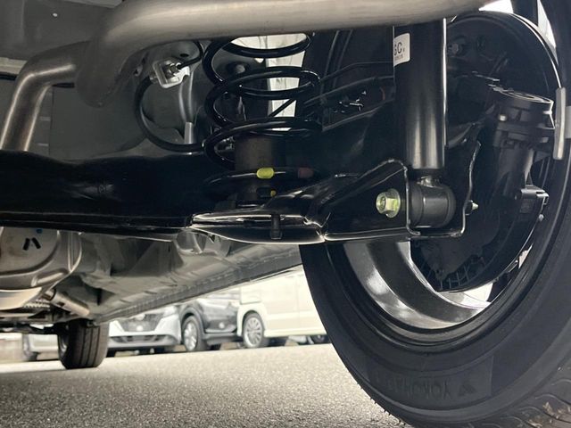 お車を安心してお乗りいただく為には、足回りの定期点検が欠かせません。サービスサポート（有償保証）では無料点検もご提供しており、安心のカーライフをお過ごしいただけるサポート体制が整っています。