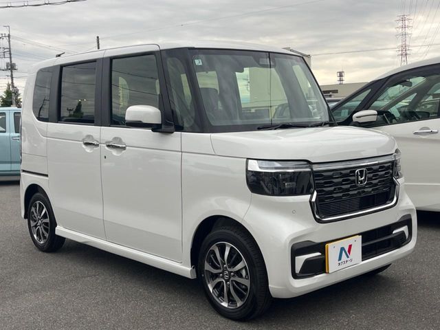 大好評のボディコーティング「弾スプラッシュコート」もご納車までに施工可能。通常のガラスコートと異なる、耐久年数6年の無機質ガラスコーティングが、ボディをキレイな状態に保ってくれます。