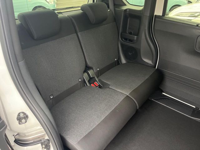 高品質なオリジナルフロアマットもオプションにてご用意しております。お好きなデザインやカラーをお車に合わせて選んでいただくことができます♪