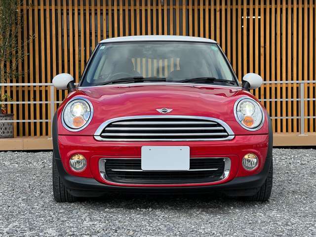 お車のご購入と同時に任意保険のご相談も可能！お客様のご希望やライフスタイルに合わせて、ぴったりな保険プランをご提案します。面倒な手続きをまとめてお任せいただけるので、スムーズにお乗り出しいただけます！