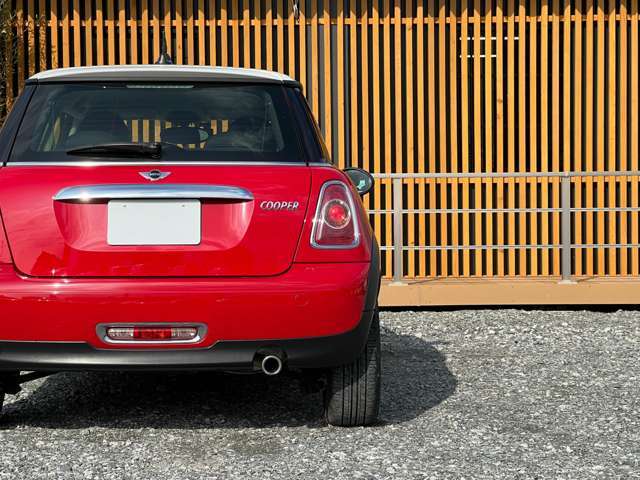 希望ナンバーは、お客様のお好きな番号を車のナンバープレートに指定できる制度です。誕生日や記念日、縁起の良い数字など、思い入れのある番号を選ぶことで、世界に一台だけの特別な車に仕上げることができます。