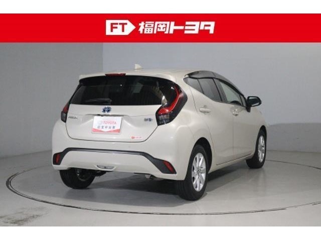 トヨタ認定中古車、評価4。キズ、へこみが少なく全体的に良好です。