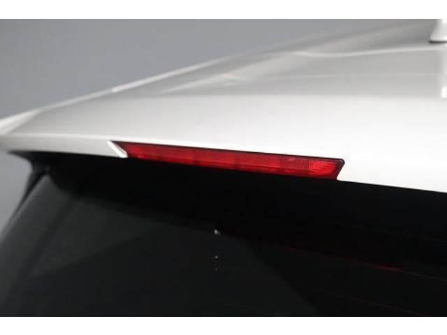 目線の高さに近いストップランプが、後続車にブレーキを踏んだことを知らせるので安全性もUPします。