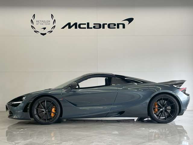 0-100km/h 2.9秒　トップスピード341km/h