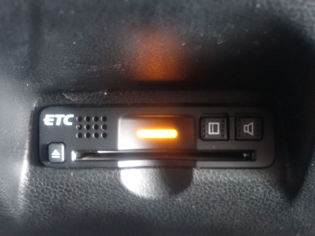 ETC車載器装着です。高速の乗り降りも楽々です。