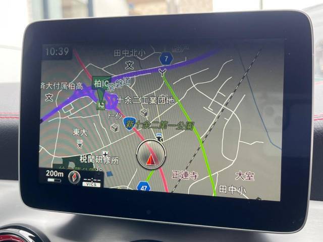 ●ベンツ純正ナビ:一体感のあるナビは、高級感ある車内を演出してくれます。Bluetooth再生などオーディオ機能も充実しておりますので、運転もより楽しめます♪