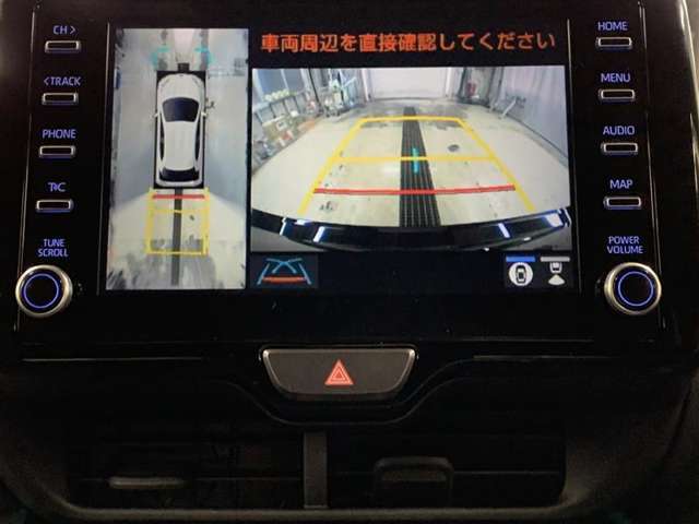 車庫入れの苦手な方にバック時のサポートバックモニター、パノラミックビューモニター付き。※カメラが映し出す範囲は限られています。必ず車両周辺の安全を直接確認してください。