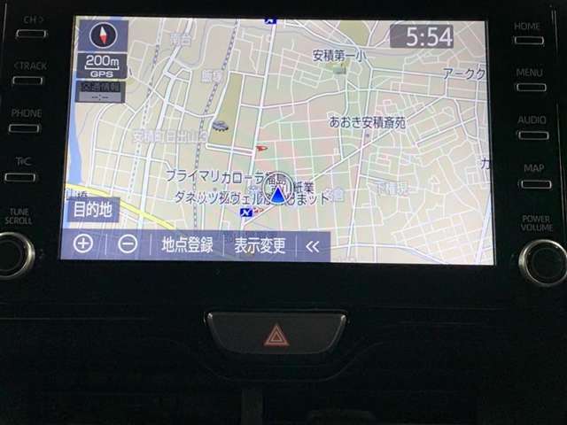 純正ナビを装備。タッチパネル式で使いやすく、お出かけもラクラクです。