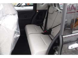 車って買ってからが大事ですよね？弊社には4輪アライメント調整等、整備施設がとても充実しています。30名以上の熟練サービススタッフがお客様の楽しいカーライフを全力でサポートさせていただきます！！