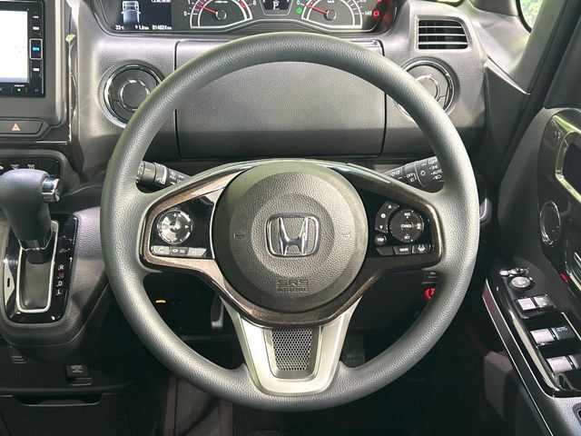 【ステアリングスイッチ】運転中、前方から目線をそらすことなく、オーディオ等の操作が可能な便利機能！安心＆快適なドライブを演出してくれます♪