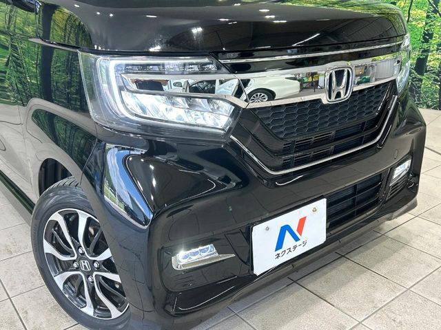 【シーケンシャルターンランプ付きLEDヘッドライト】人気の『流れるウィンカー』付きのLEDヘッドライトを装備♪高級感はもちろん、点灯時は存在感たっぷりで他車からも認識されやすく安心です。