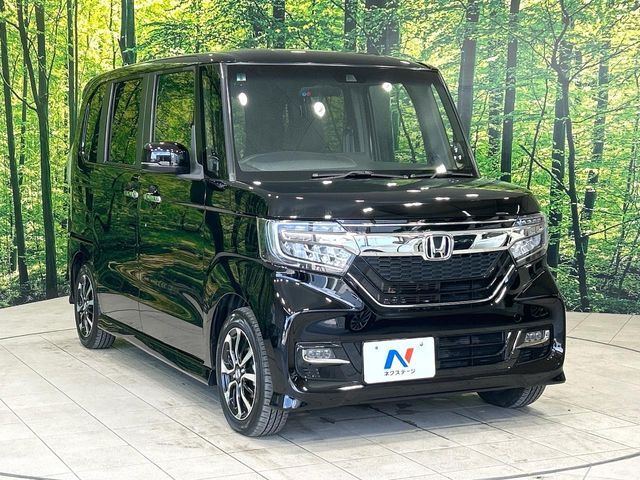 大好評のボディコーティング「弾スプラッシュコート」もご納車までに施工可能。通常のガラスコートと異なる、耐久年数6年の無機質ガラスコーティングが、ボディをキレイな状態に保ってくれます。