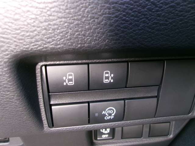 両側オートスライドが装備されております。運転席からもボタン1つで操作出来ます。