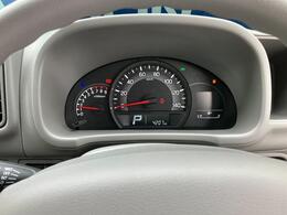 メーターパネルはタコメーター付きのシンプルで計器類が確認し易いデザインを採用！