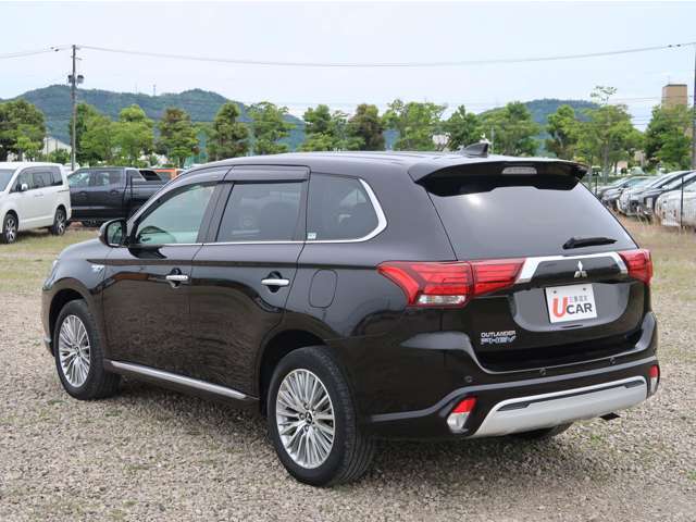 人気のカラー（ルビーブラックパール）走りにこだわるSUV　シャークアンテナ　リヤスポイラー　ドアバイザー　プライバシーガラス　リヤワイパー