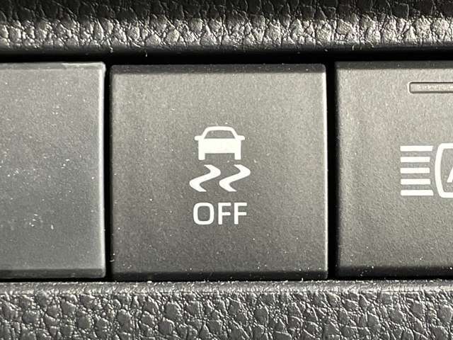 【横滑り抑制機能】雨や雪で滑りやすい路面などで横滑りが発生した時、ブレーキとエンジン出力を自動的にコントロールし、優れた車両安定性を実現します！