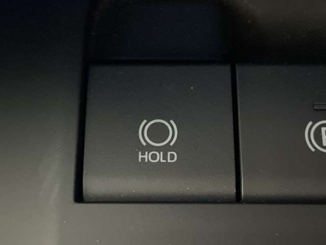 【電動パーキングブレーキ】パーキングブレーキを指先だけで操作可能です！力の弱い人にも安心してブレーキをかけていただけます！