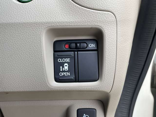 快適なドライブを楽しむための機能が装備されています！運転席から触れるので、使いやすいです！除菌プランいれていただくと、さらに清潔で安心していただけます！