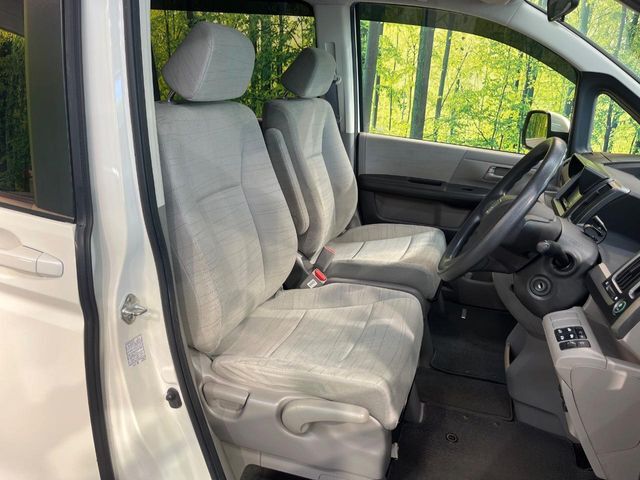 運転席シート廻りは使用感も少なく、良好な状態となっています。丁寧に使われていたことがよくわかりますね。