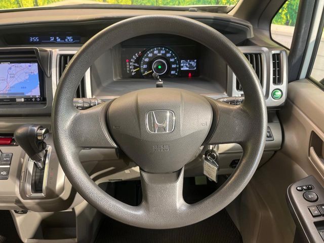 【ステアリングスイッチ】運転中、前方から目線をそらすことなく、オーディオ等の操作が可能な便利機能！安心＆快適なドライブを演出してくれます♪