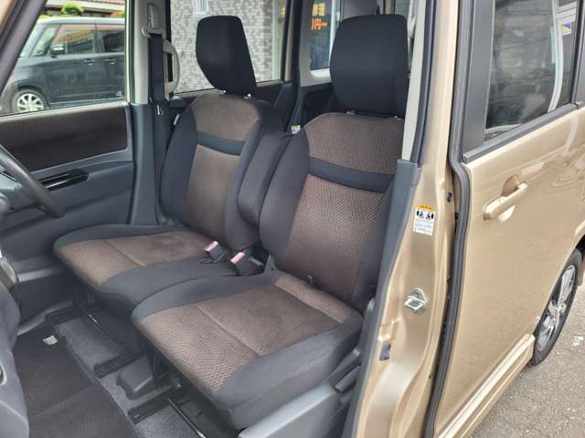 お洒落なコンビシート☆禁煙車ですので車内の嫌な臭いも無くスッキリ☆