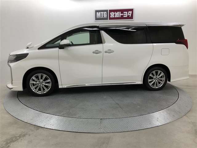 トヨタ自慢の“まるごとクリーニング”を施工済！ボディーはもちろん、タイヤ・ホイールまで、ピッカピカ☆♪比べてください、自信があります！）