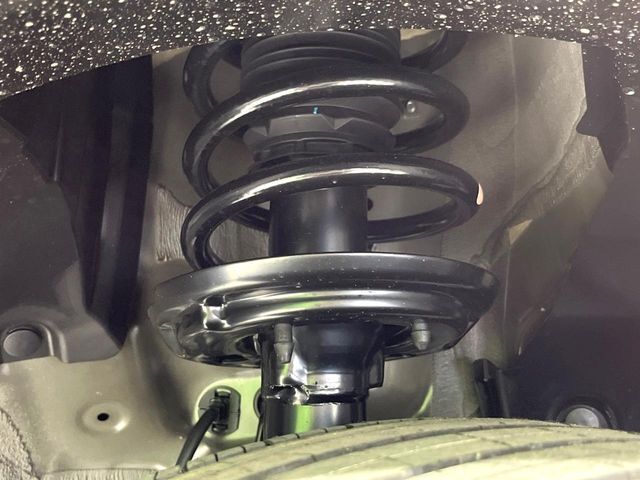 お車を安心してお乗りいただく為には、足回りの定期点検が欠かせません。サービスサポート（有償保証）では無料点検もご提供しており、安心のカーライフをお過ごしいただけるサポート体制が整っています。
