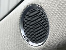 【BOSEサウンドシステム】メーカーオプションの高品位サウンドシステムを搭載。専用のチューニングが施された大小様々なスピーカーから良質なサウンドが奏でられ、臨場感あふれる音響空間を演出します。