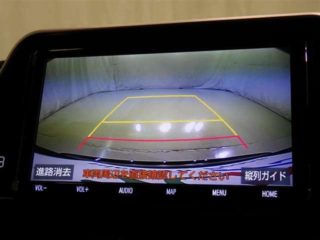 バックモニターも装備しております。バックギアに入れるとナビ画面に車の後方が映し出されます。これで後方確認も安心！