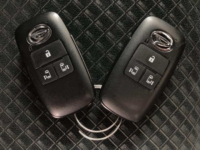 【キーフリーシステム】電子キーをポケットやカバンに入れて携帯しているだけでドアの開け閉めやエンジンのON/OFFが出来ます☆　また、イモビライザー機能も備わっていますので盗難対策もバッチリです☆