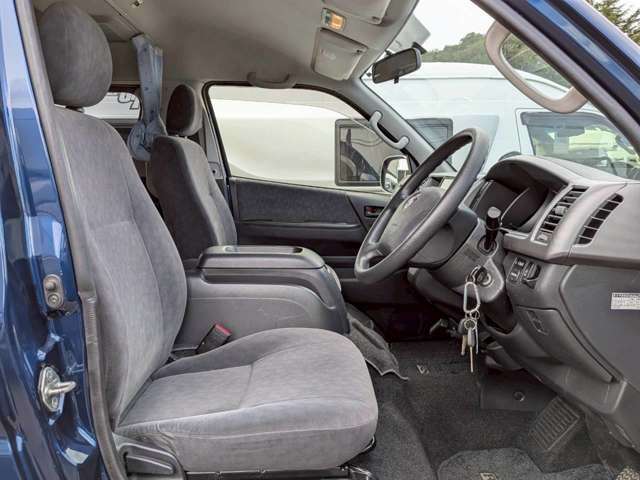 ハイエース・レジアス・グランドハイエース・ライトエース・キャラバン・ボンゴ・バネット・コモ等バンコンを幅広く展示しております。お客様に合った1台をお選びいただけます♪