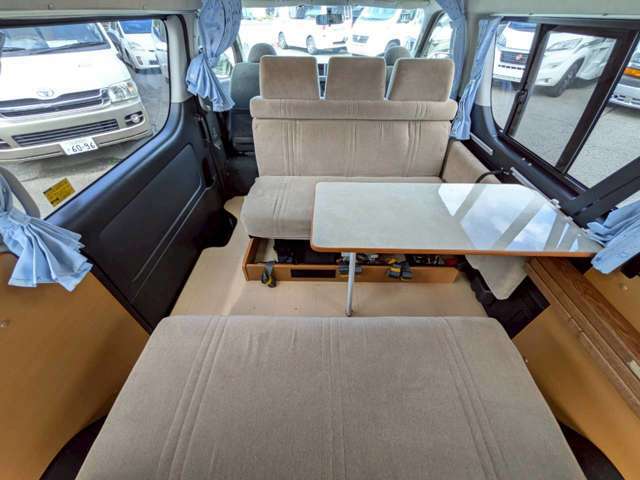 ハイエース・レジアス・グランドハイエース・ライトエース・キャラバン・ボンゴ・バネット・コモ等バンコンを幅広く展示しております。お客様に合った1台をお選びいただけます♪