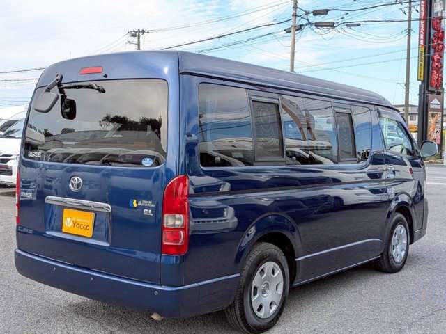 サブバッテリー　走行充電　シンク　給排水タンク10L　カセットコンロ　LED照明　テーブル　組立ベッド　床下収納　吊り戸棚