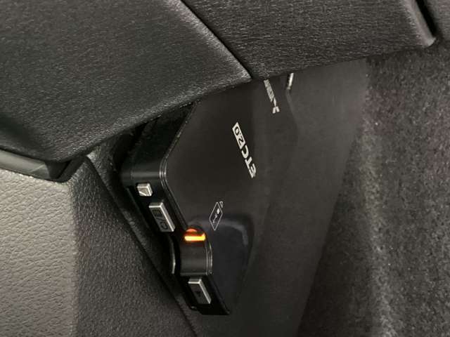 ETC2.0車載器です！高速道路の料金所で慌てて財布を探すことも無くなります！