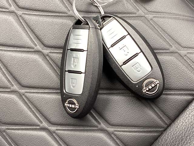 インテリジェントキー★このキーが車内にあればエンジンプッシュスタートボタンを押すとエンジン始動可能です！！