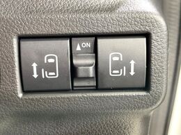 【両側パワースライドドア】スマートキーや運転席のスイッチで後席両側スライドドアの開閉が可能♪電動だから力を入れてドアを開ける必要が無く、小さなお子様でも簡単に開け閉めでき快適です♪