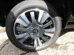 純正ホイールはボディに合ったデザインです☆お洒落は足元から！