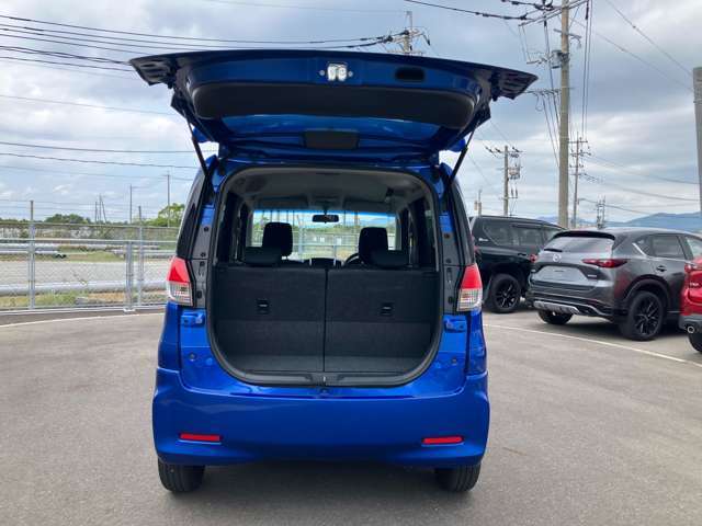 リアゲート・大きく開口するので荷物の積み込み、下ろしがラクに出来ます☆
